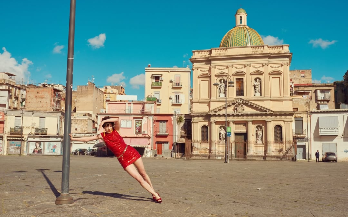 Kourtney Roy, Failed postcards of Napoli, Piazza Mercato, 2025