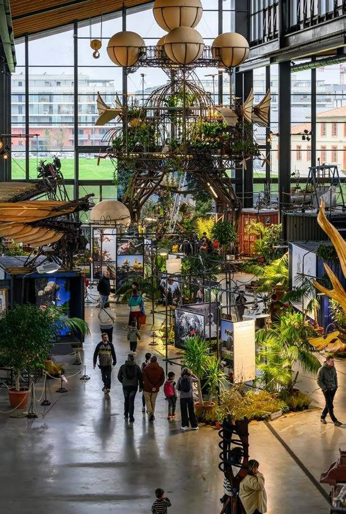 L'Aéroflorale II à la Halle de La Machine de Toulouse : une serre volante au cœur du bestiaire mécanique