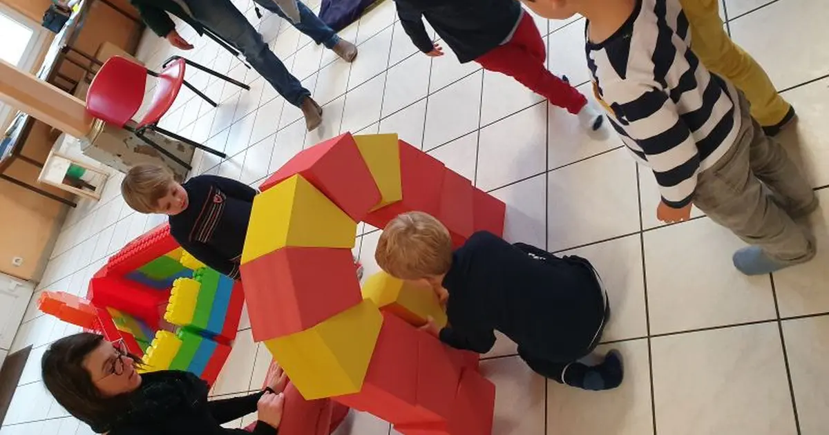 L'architecture en pleines formes à Château-Renault - Les vacances des 2-5 ans