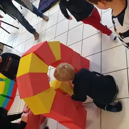 L'architecture en pleines formes à Château-Renault - Les vacances des 2-5 ans