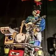 L'Art Devant La Porte