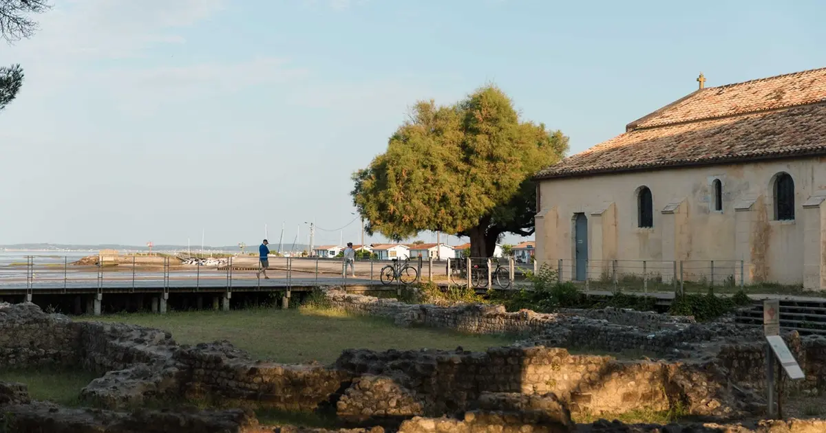 L'Association Mémoire d'Andernos à l'office de tourisme