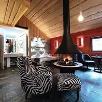 Réchauffez-vous près de la cheminée DR