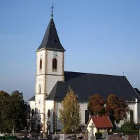L'église catholique Saint-Léger de Rixheim se situe dans le centre de la commune &copy; Lionel Rich via Wikimedia Commons