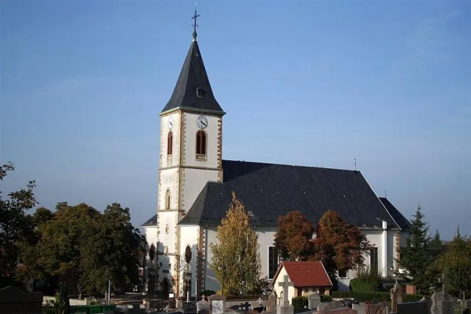 L\'église catholique Saint-Léger de Rixheim se situe dans le centre de la commune