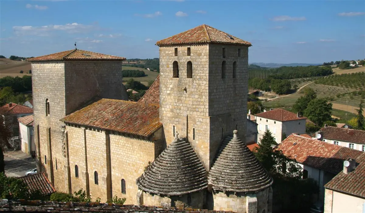 L'église romane d'Aubiac, une forteresse de pierre