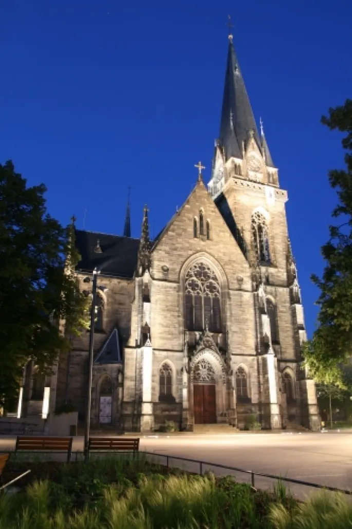 L\'Eglise Saint-Maurice à Strasbourg, sur la place Arnold, de nuit