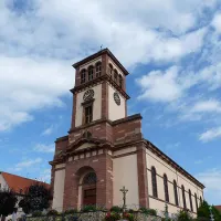 L'église Saint-Michel se situe dans la commune de Soufflenheim, juste derrière l'Office de Tourisme &copy; Ji-Elle via Wikimedia Commons