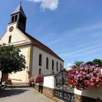 L'église Saint Pantaléon domine la commune de Munchhausen &copy; Ralph Hammann [GFDL or CC-BY-SA-3.0-2.5-2.0-1.0], via Wikimedia Commons