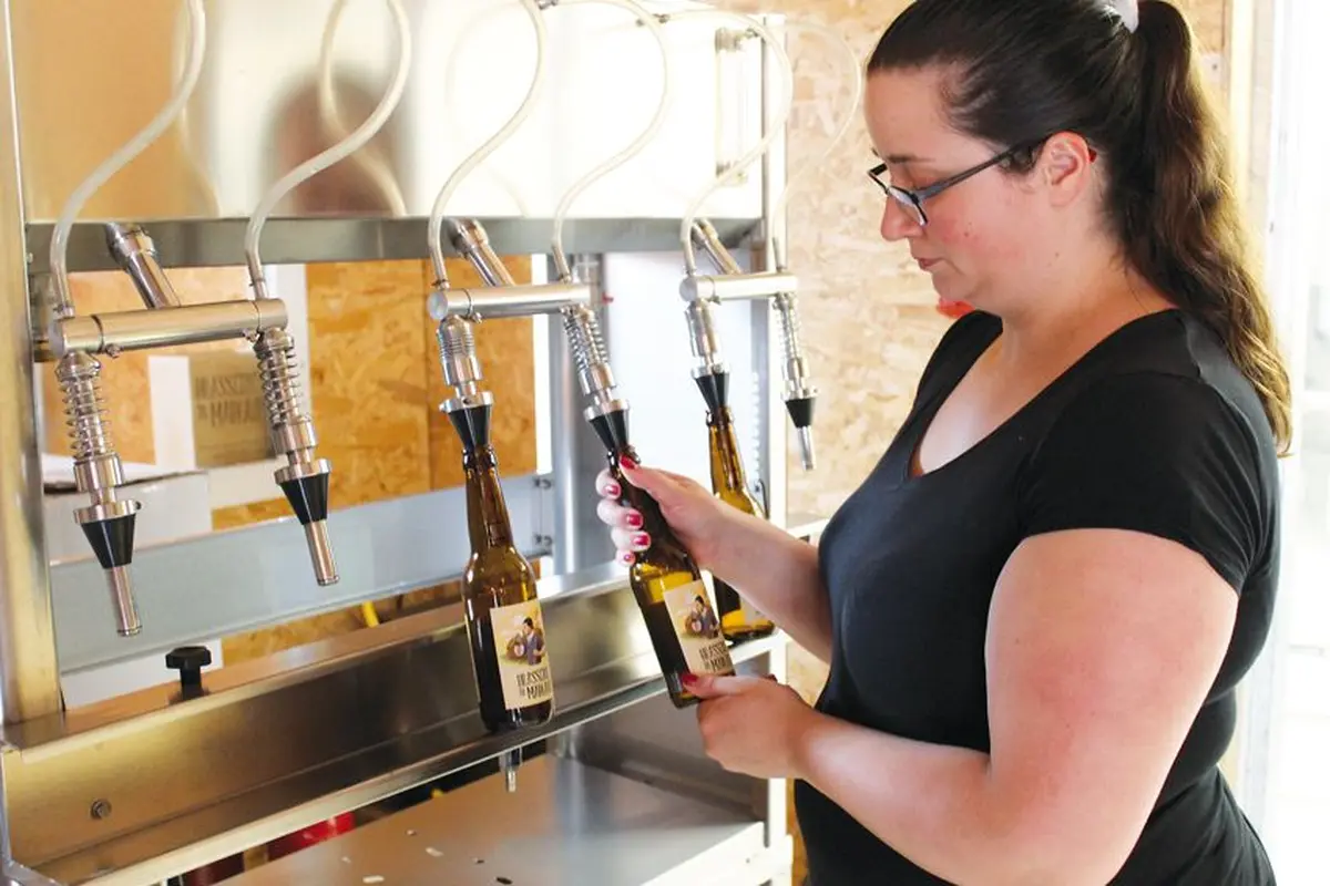 L'embouteillage à la main, c'est laborieux !