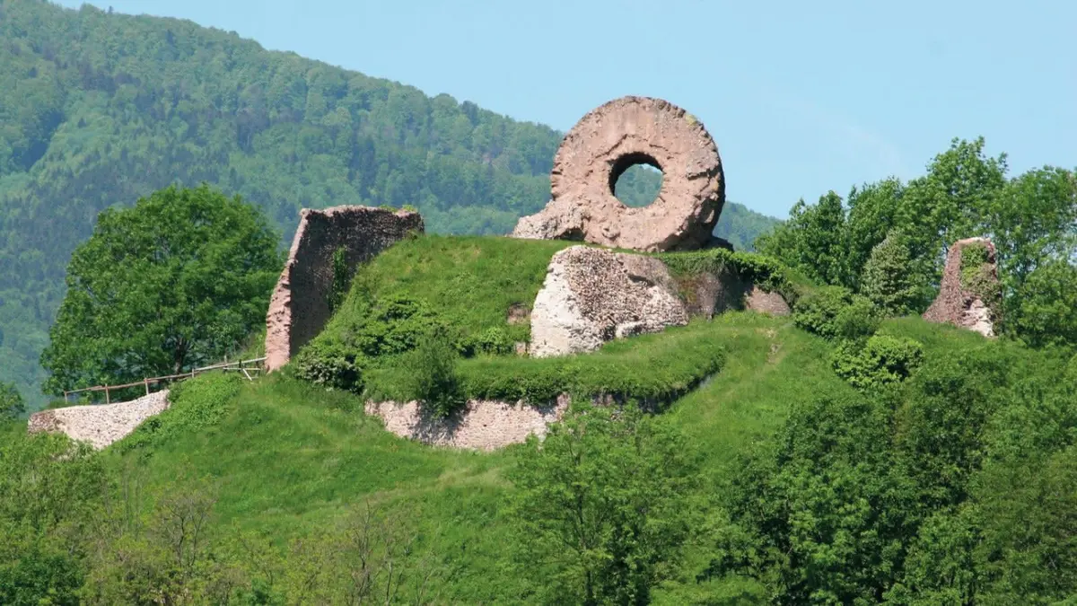 L'Engelbourg, l'œil de la sorcière veille sur Thann