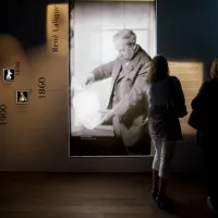 L'entrée du musée est consacrée à la vie du fondateur de l'entreprise René Lalique &copy; D. Desaleux - Musée Lalique