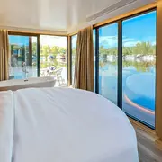 L'Escale Royale : des suites flottantes insolites s'installent à Torcy