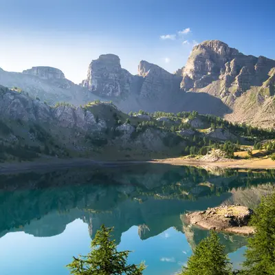 L’étang de Sasca, un miroir secret au cœur du Mercantour
