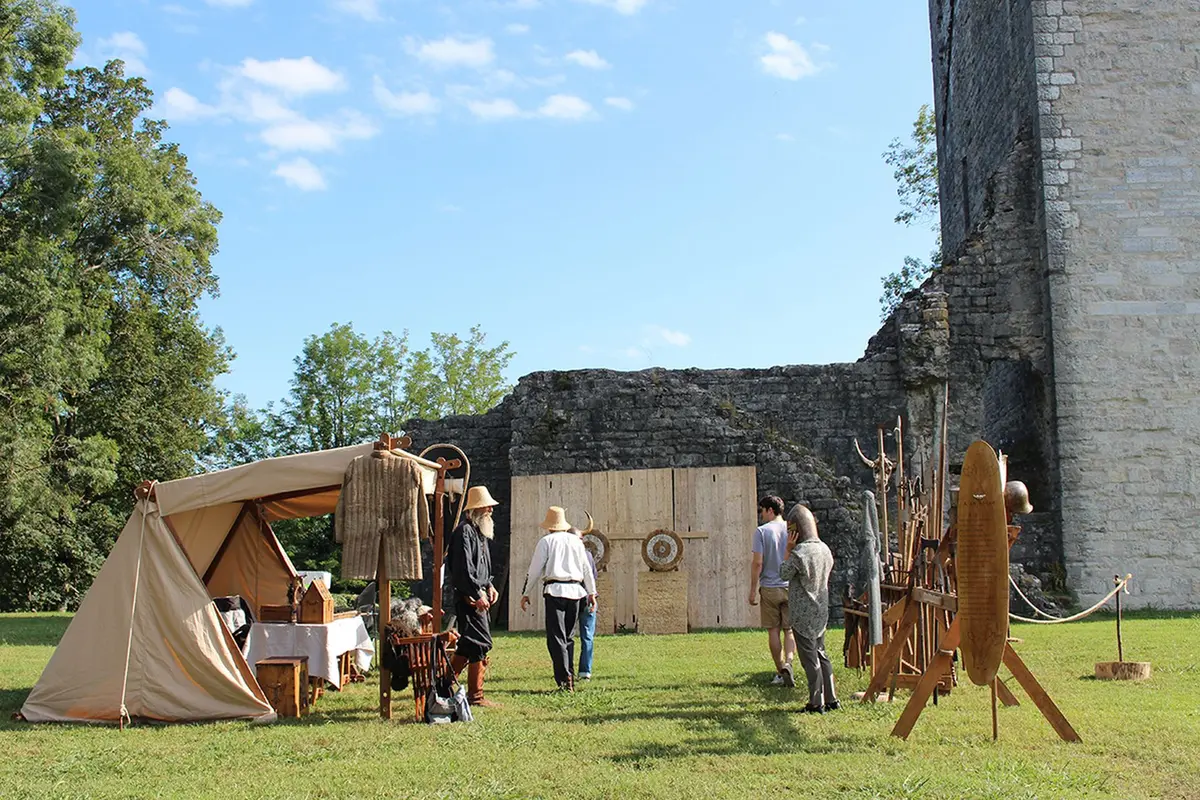 L'été au Château : Campement militaire et lancer de haches