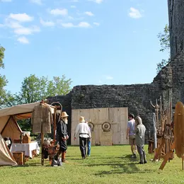 L'été au Château : Campement militaire et lancer de haches