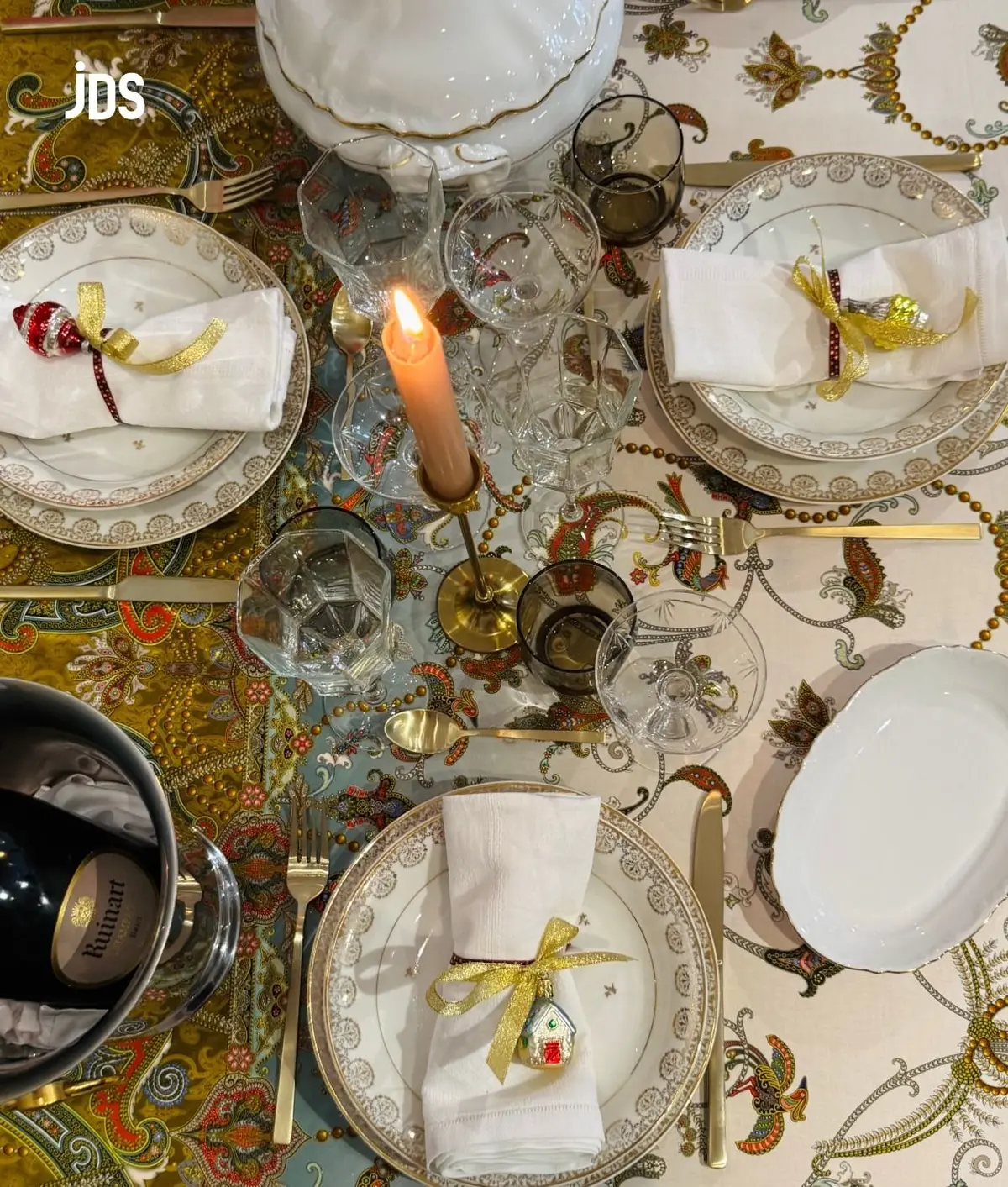 Une mise en scène raffinée pour présenter l'Etoffe de Noël 2025