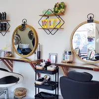 Le salon L'Hair d'un moment est tenu par Frédérique et Giovanna DR