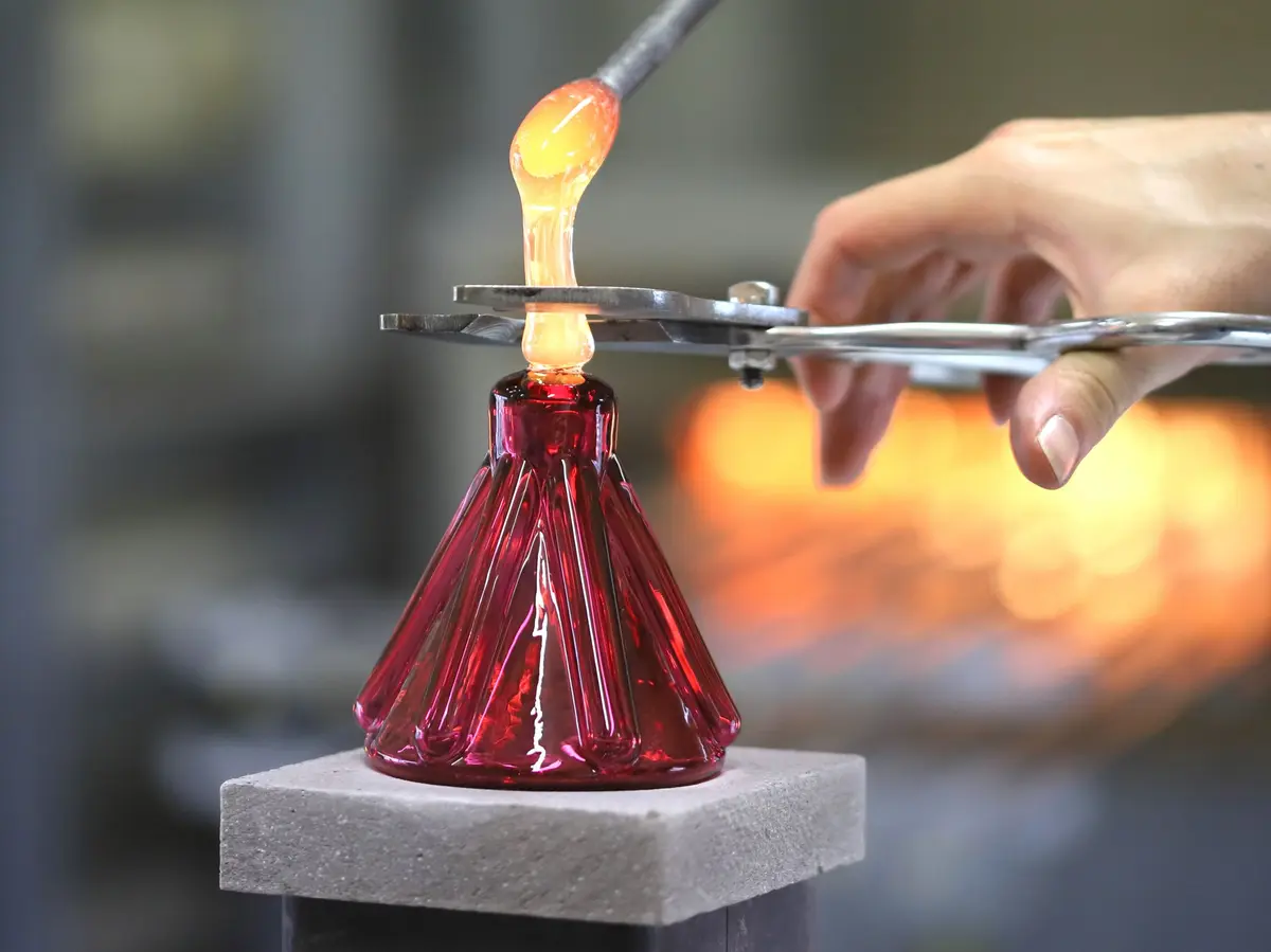 La fabrication à l'atelier du CIAV de la boule de Noël