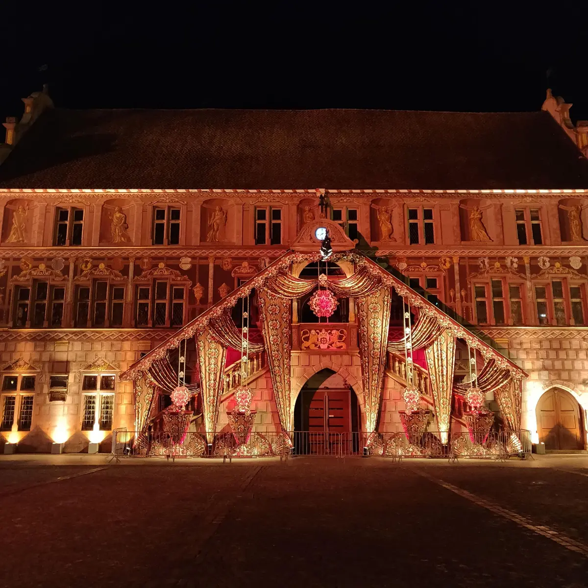 L'hôtel de ville et ses habits de fête