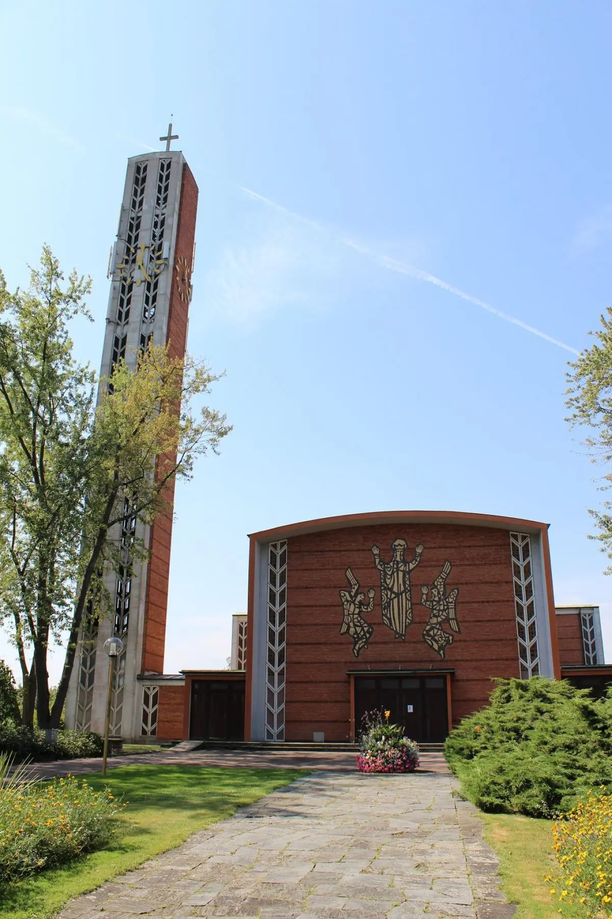 L'imposante Eglise Notre-Dame de Saint-Louis