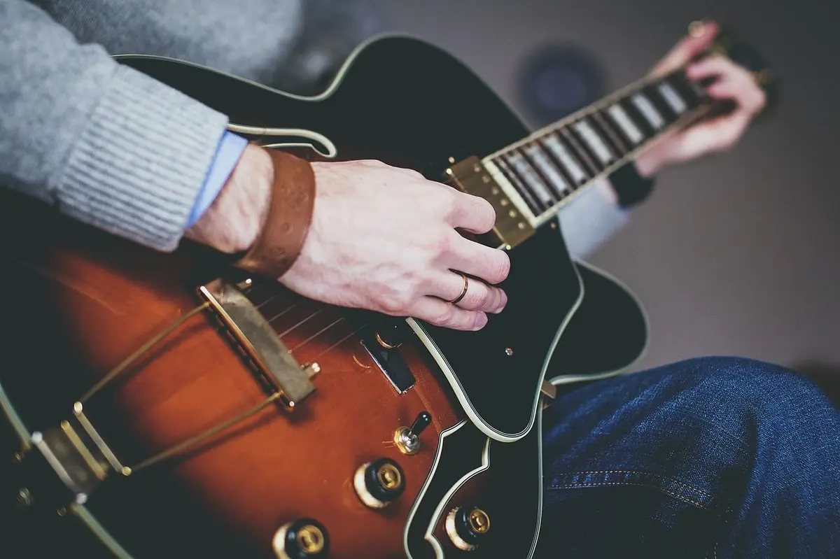 L'influence de la guitare sur les genres musicaux populaires