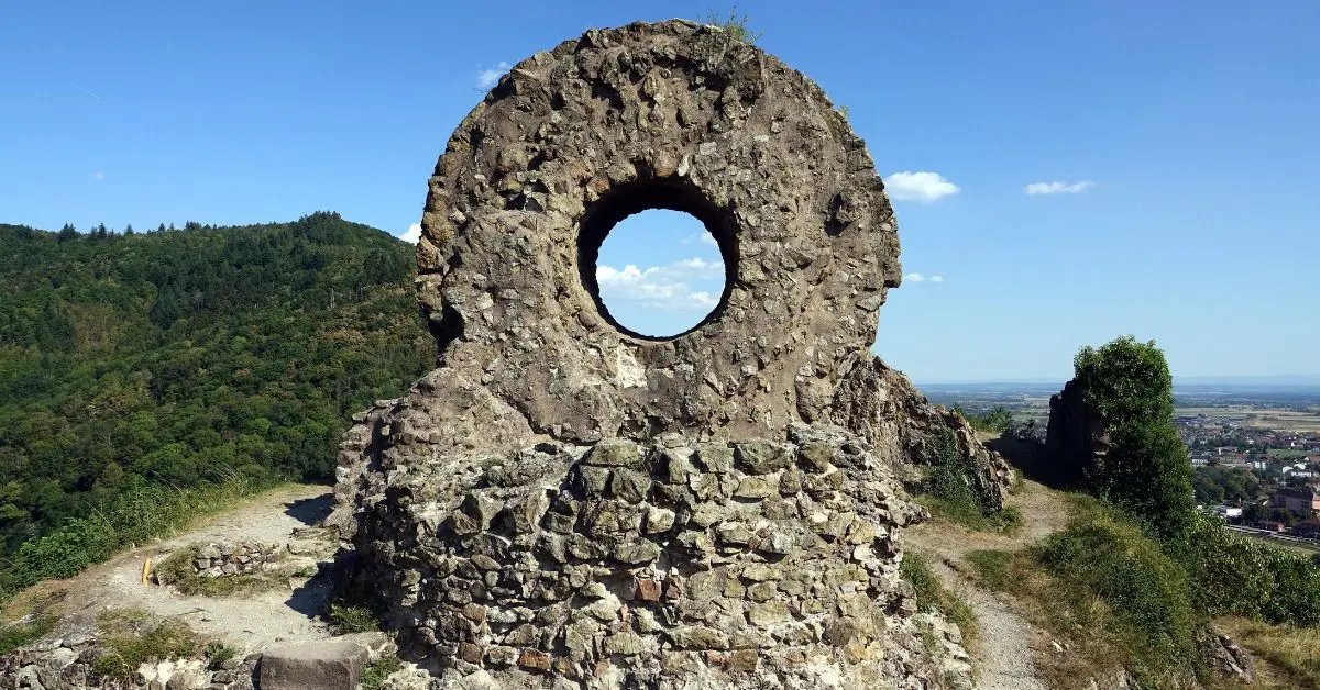 L'oeil de la sorcière surplombant Thann