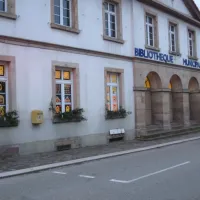 La bibliothèque municipale de Betschdorf se situe dans la rue principale de la commune DR