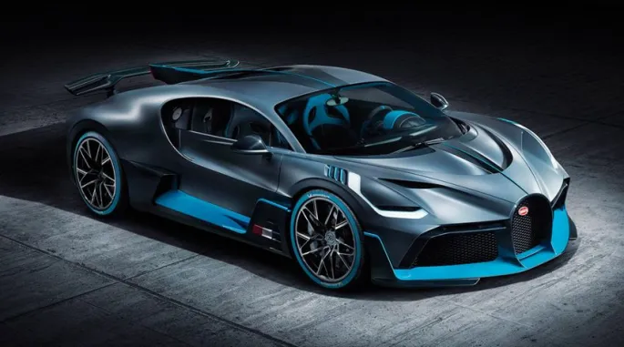 La superbe Bugatti Divo : on a demandé au chef d\'en avoir une avec des logos JDS pour les déplacements...