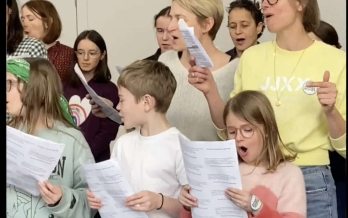 La Chorale de meufs invite les kids