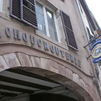 La Choucrouterie, malgré sa renommée, est bien discrète dans le quartier Finkwiller &copy; JDS