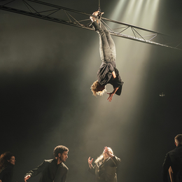 La Chute des Anges, un spectacle de cirque spectaculaire et envoûtant au Théâtre Silvia Monfort