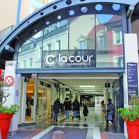 La Cour des Maréchaux et ses commerçants DR