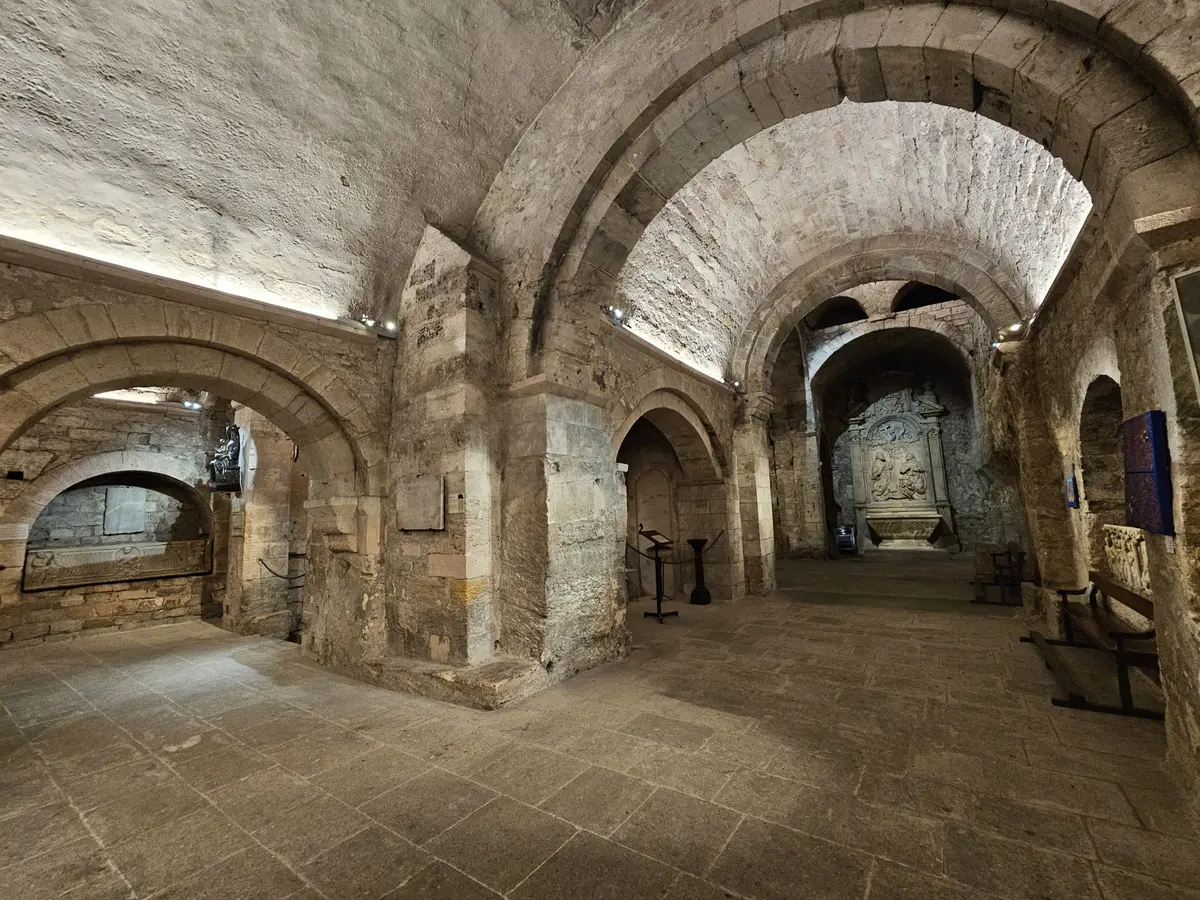 La crypte révélée, architecture et alchimie
