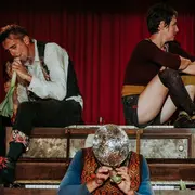 La Culture au grand jour : Cirque Super, Laissez les poireaux derrière les barreaux