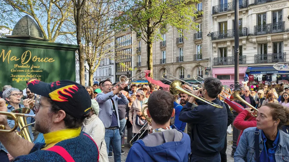 La Fanfare Clandestine fête la musique place de l'Odéon