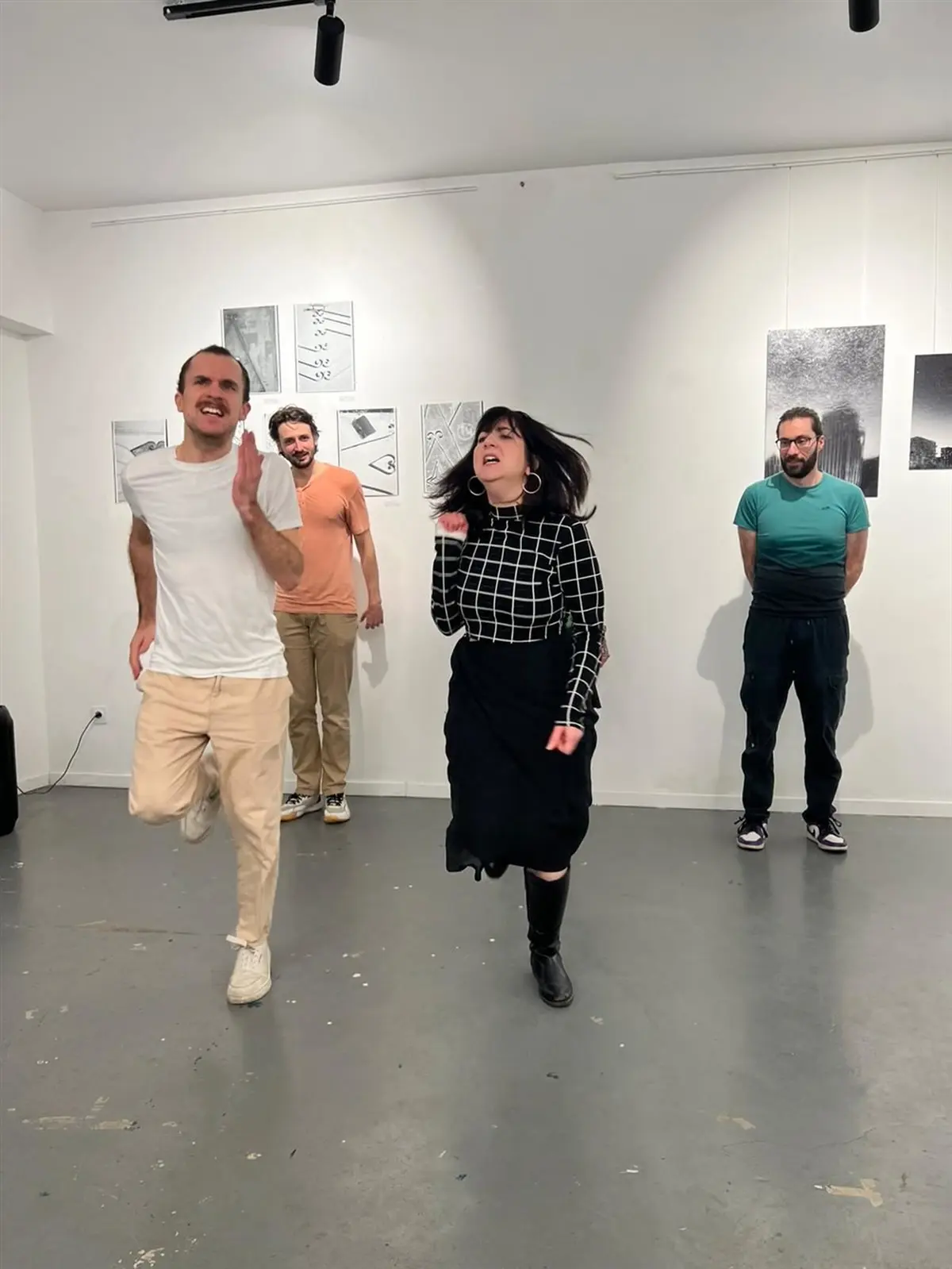 La Galerie prend vie, l'impro face aux oeuvres !