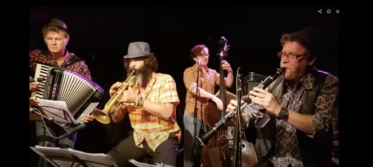 La Guinguette Volante, Bal sauvage et poétique à La Caravane