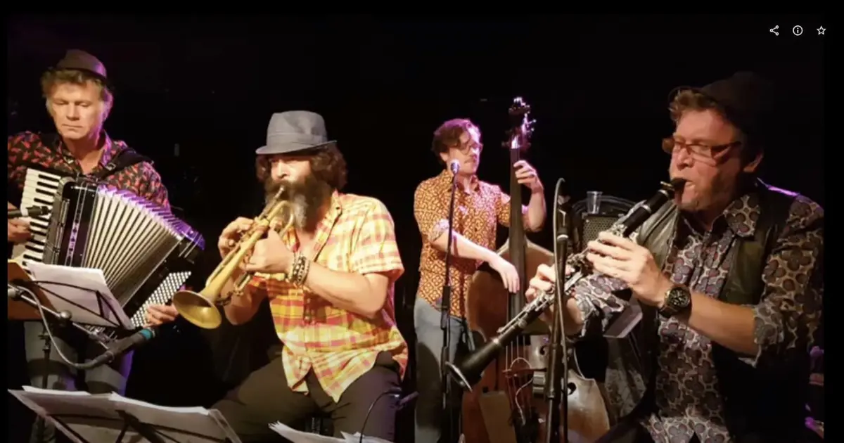 La Guinguette Volante, Bal sauvage et poétique à La Caravane