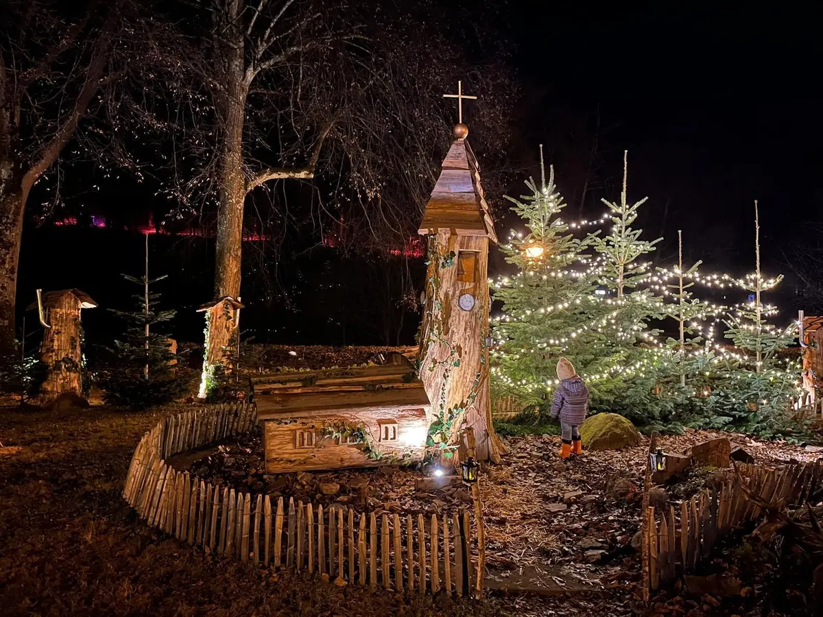 Il y a beaucoup à découvrir dans le calendrier de l'Avent des lutins des bois au Kurzpark d'Oberharmersbach 