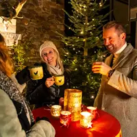 La bonne ambiance du marché « Weihnachtshirsch » à Zell am Harmersbach &copy; Heimatlichter