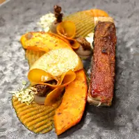 La Poitrine de porc cuite au barbecue japonais, purée de courges et marrons, potimarron grillé
 &copy; Mike Obri
