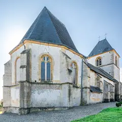 La motte féodale et l'église Saint-Nicolas
