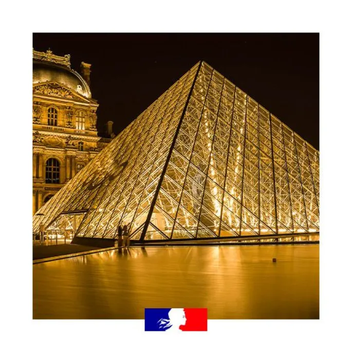 La Pyramide du Louvre, à voir de nuit