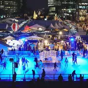 La patinoire du Marché de Noël de Paris La Défense 2025