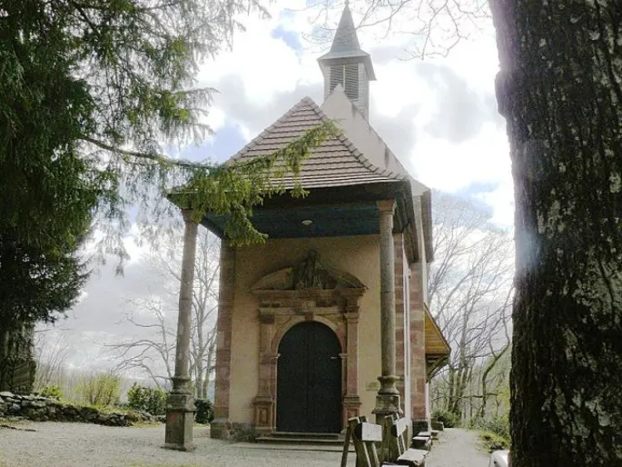La petite chapelle de Lorette est restée intacte, à quelques mètres de l\'abbaye de Murbach