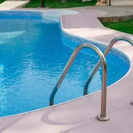 La piscine enterrée : monocoque, en kit ou en béton