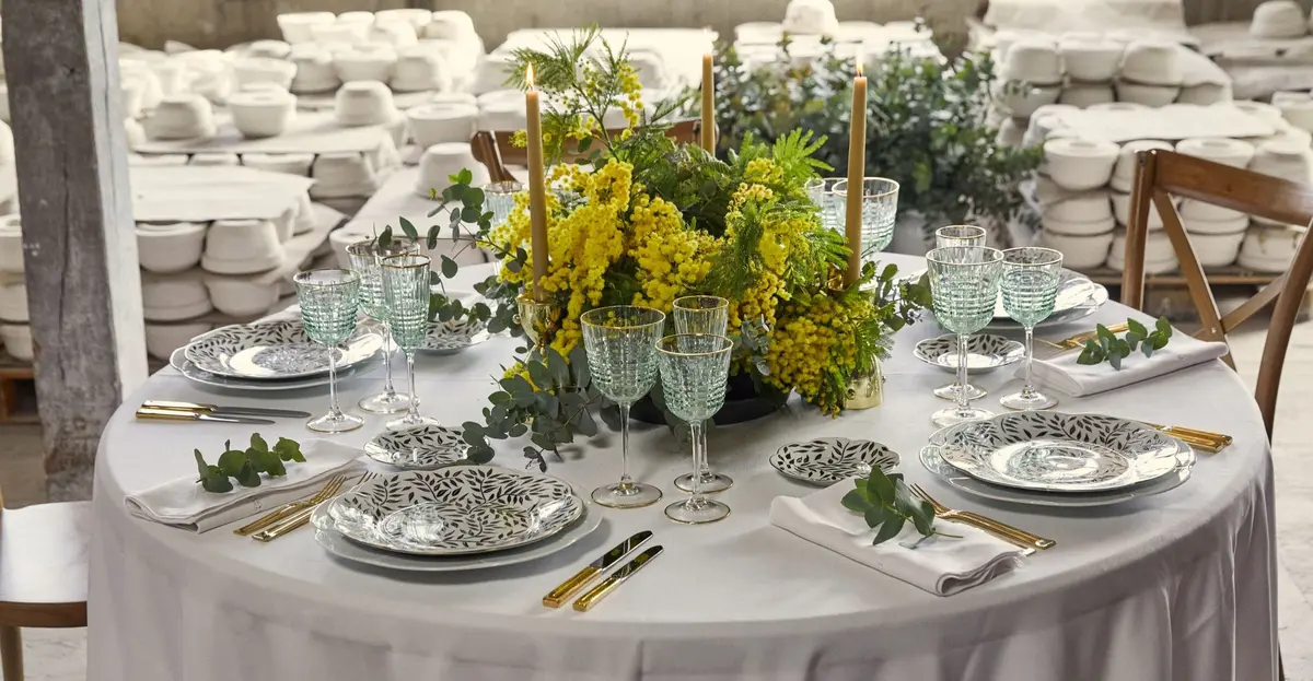 Royal Limoges -Table dressée avec service en porcelaine