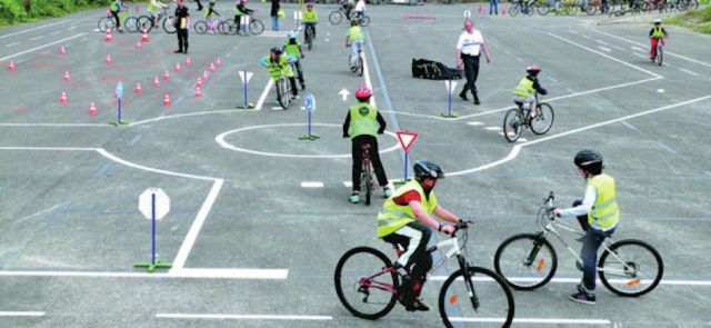 (3) Le parcours vélo MOOWBIL pour initier 
les plus jeunes aux règles de circulation