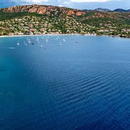 La rade d’Agay : une parenthèse bleue